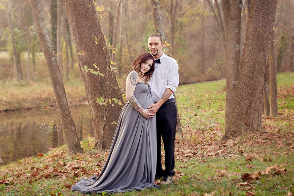 couple outdoor maternity photos