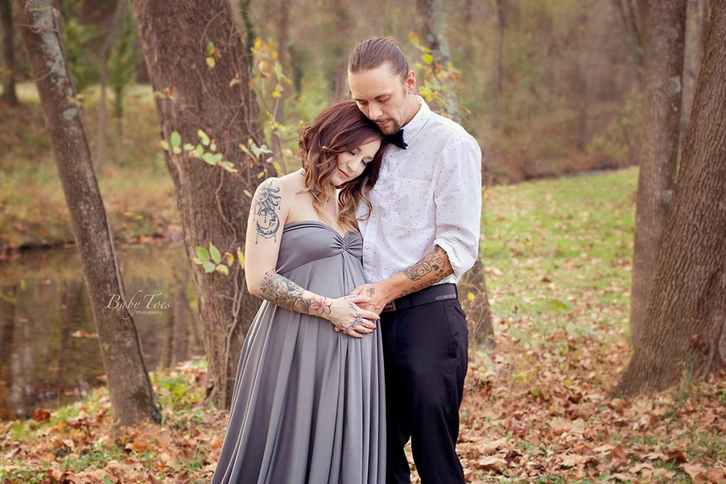couple outdoor maternity session